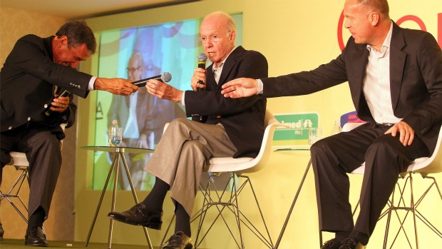 Zagallo, entre Parreira e Mano Menezes, criticou as condições físicas de Ronaldinho