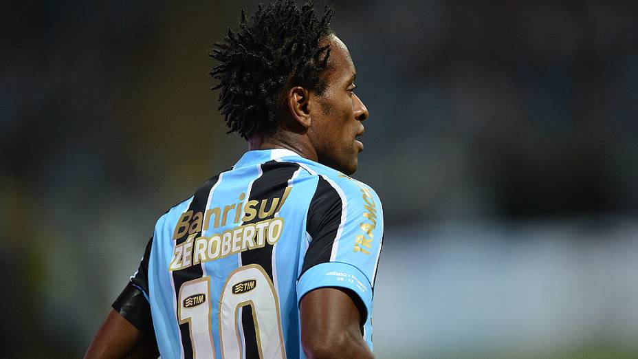 Zé Roberto, do Grêmio, durante o jogo contra o Hamburgo na inauguração da Arena em Porto Alegre