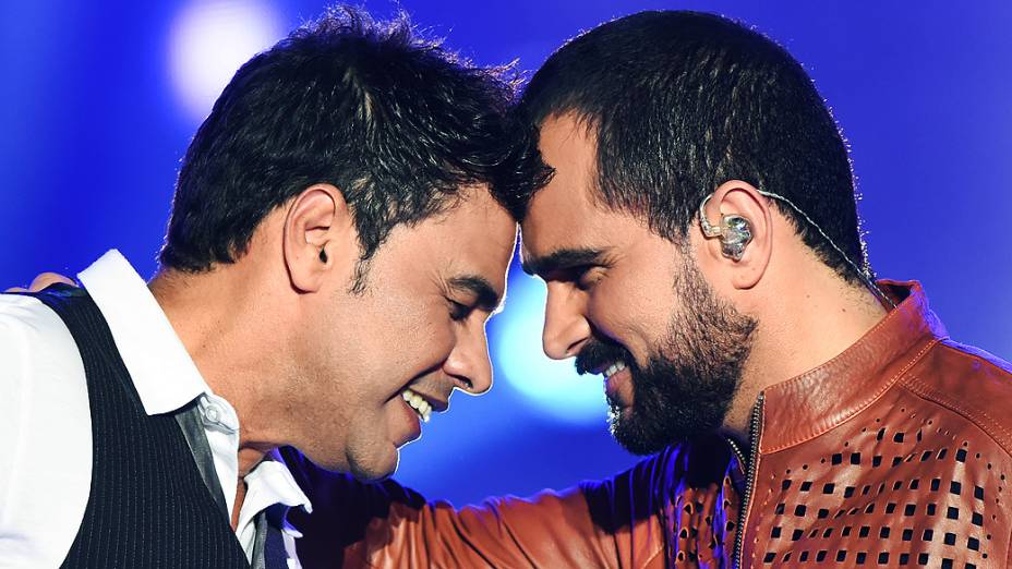 Zezé Di Camargo e Luciano durante gravação do DVD Flores em Vida, no Citibank Hall, em São Paulo