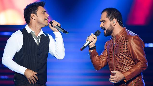 Zezé Di Camargo e Luciano durante gravação do DVD Flores em Vida, no Citibank Hall, em São Paulo Zezé Di Camargo e Luciano durante gravação do DVD Flores em Vida, no Citibank Hall, em São Paulo