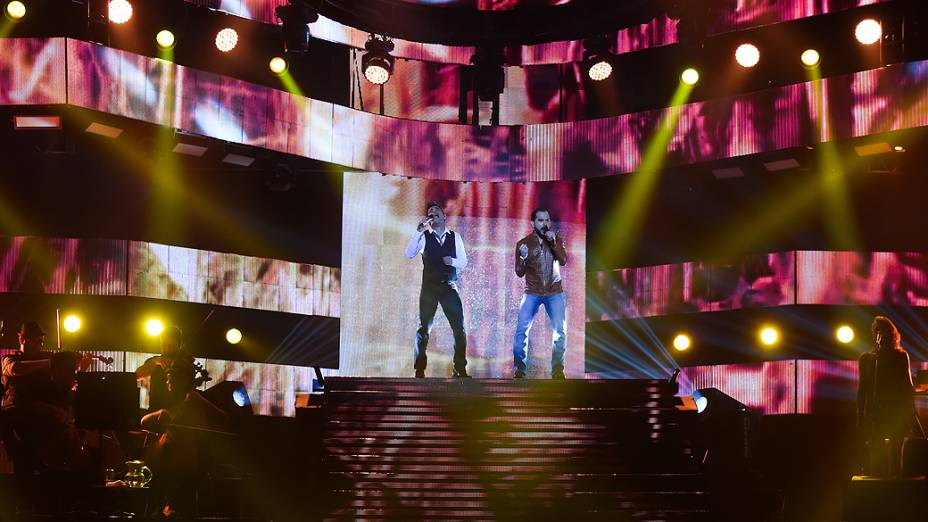 Zezé Di Camargo e Luciano durante gravação do DVD Flores em Vida, no Citibank Hall, em São Paulo