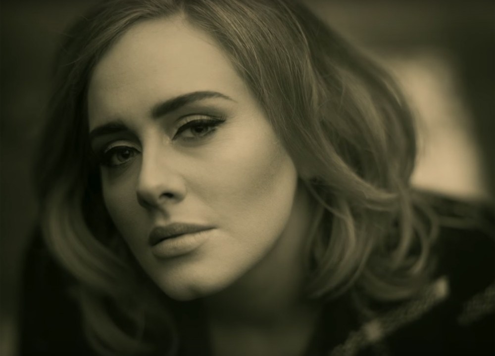 Adele no clipe 'Hello', do disco '25'