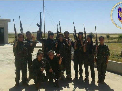 As soldadas da Forças de Proteção da Mulher Beznahrin
