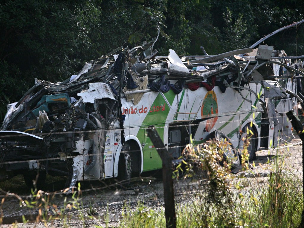 O acidente ocorreu no último dia 8, quando o ônibus fretado pela prefeitura de São Sebastião para o transporte de estudantes capotou no quilômetro 84 da Rodovia Mogi-Bertioga