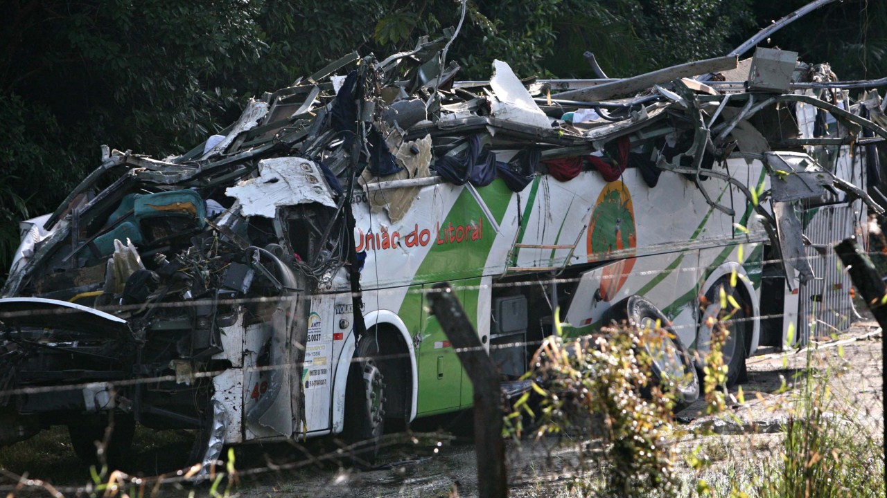 O acidente ocorreu no último dia 8, quando o ônibus fretado pela prefeitura de São Sebastião para o transporte de estudantes capotou no quilômetro 84 da Rodovia Mogi-Bertioga