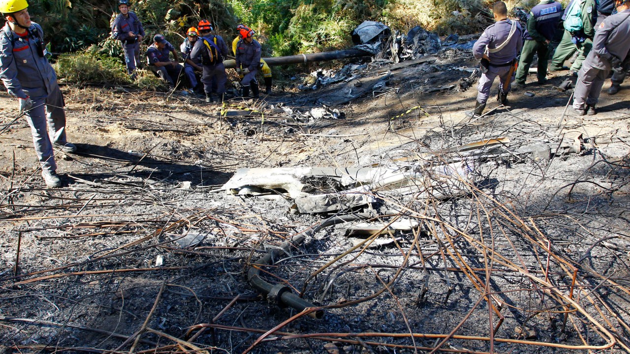 Destroços de helicóptero desaparecido são encontrados em Cajamar (SP)