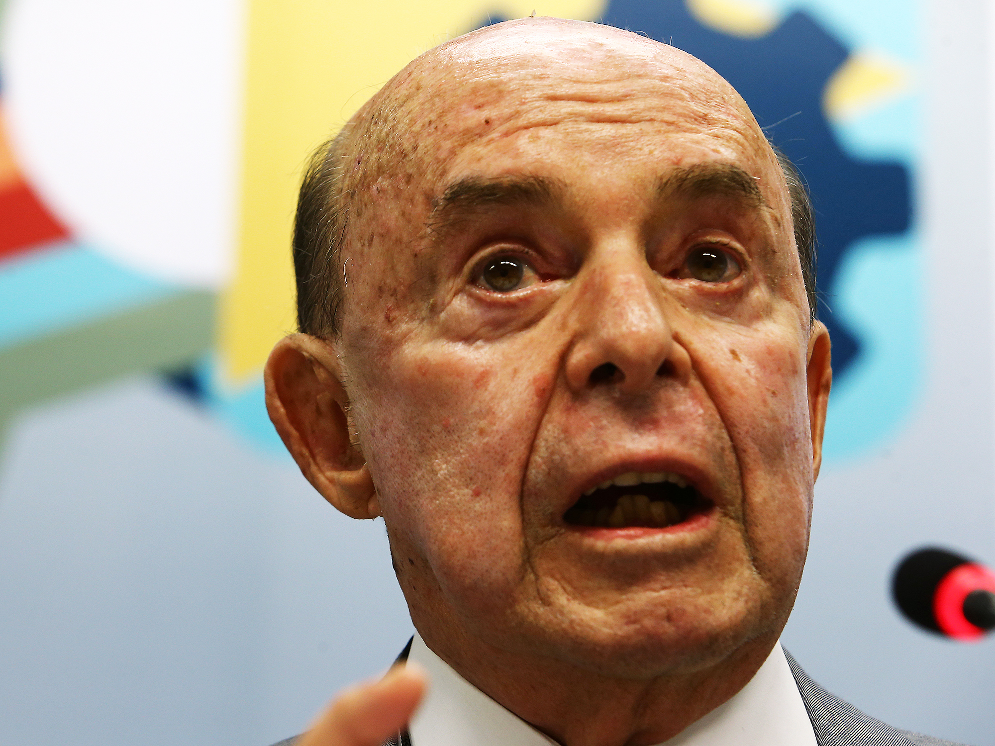 "Queremos que todas as pessoas do Rio compreendam que o Estado vive uma grande crise", afirmou o governador interino Francisco Dornelles
