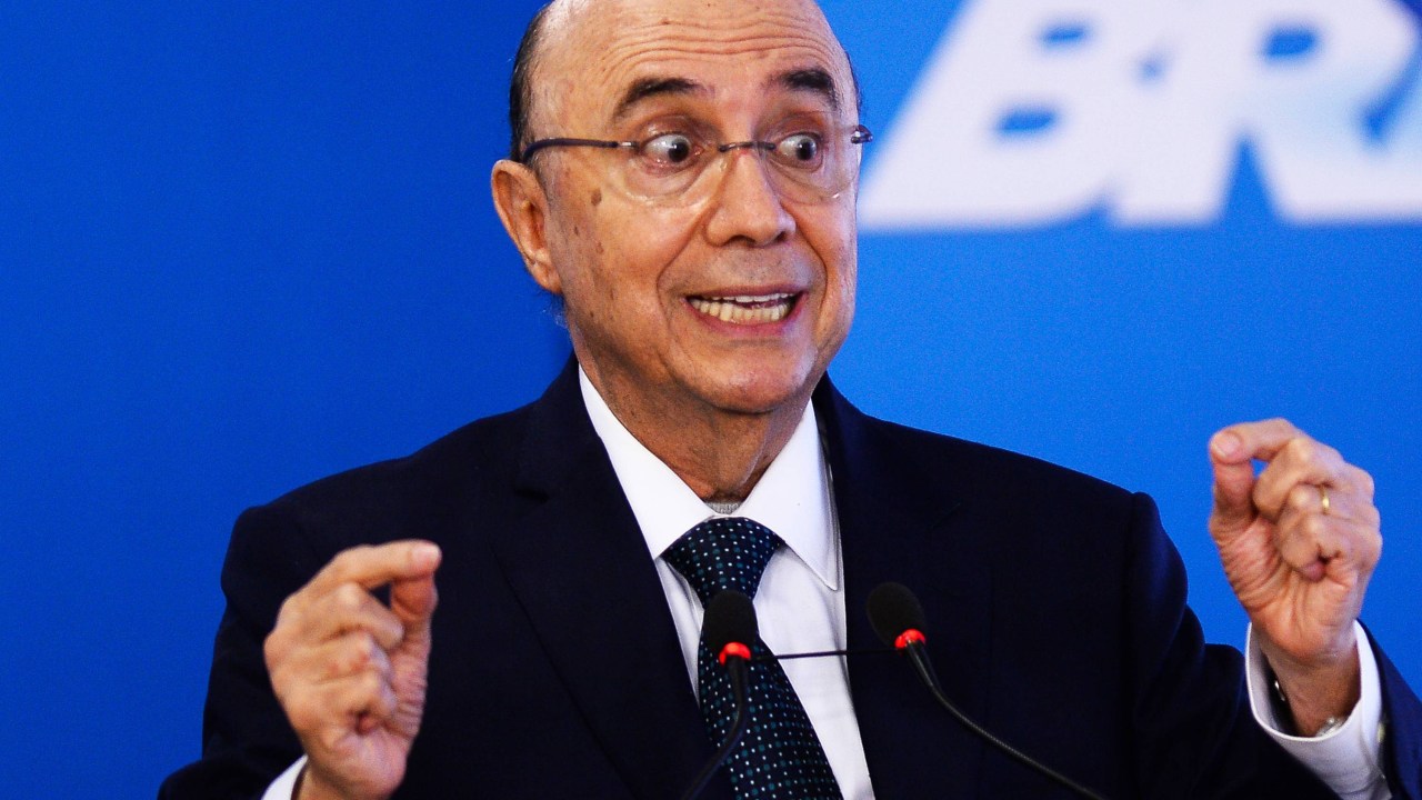 "É papel do governo garantir uma moeda estável (...) e ter capacidade de administrar finanças públicas", disse Meirelles