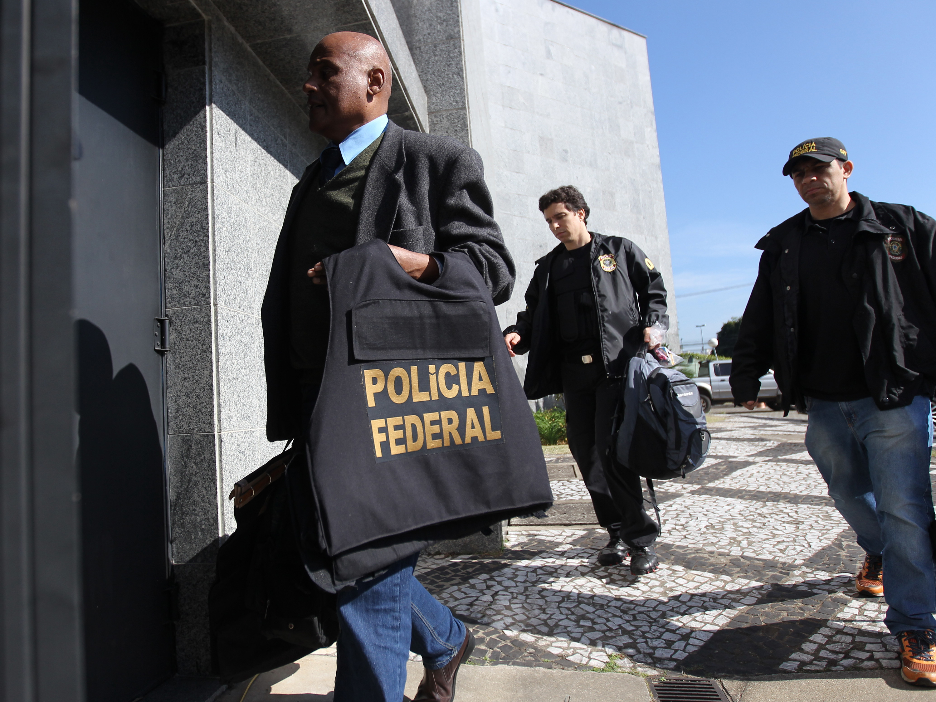Polícia Federal deflagra a 'Operação Boca Livre'. O alvo da ação são fraudes na Lei Rouanet. No total, 124 policiais federais e servidores da Controladoria Geral da União cumprem 14 mandados de prisão temporária e 37 mandados de busca e apreensão em São Paulo, Rio de Janeiro e no Distrito Federal - 28/06/2016