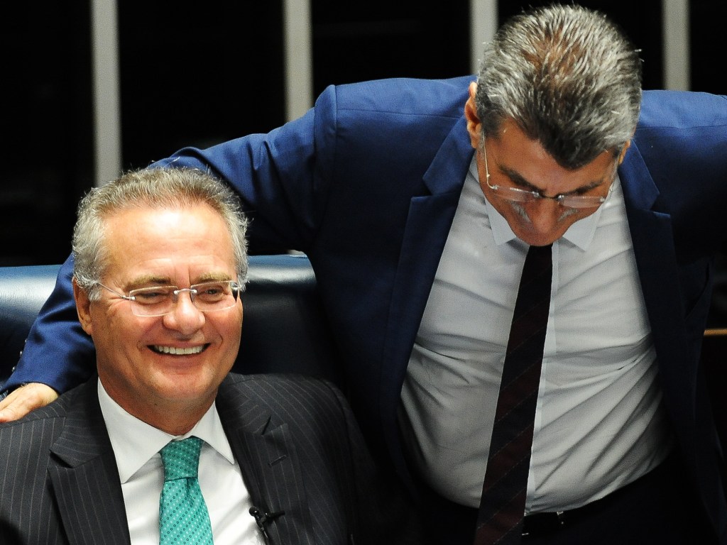 O presidente do Senado Federal, Renan Calheiros (PMDB-AL), e o ex-ministro do Planejamento, Romero Jucá (PMDB-RR), durante sessão no Congresso Nacional, em Brasília (DF) - 07/06/2016