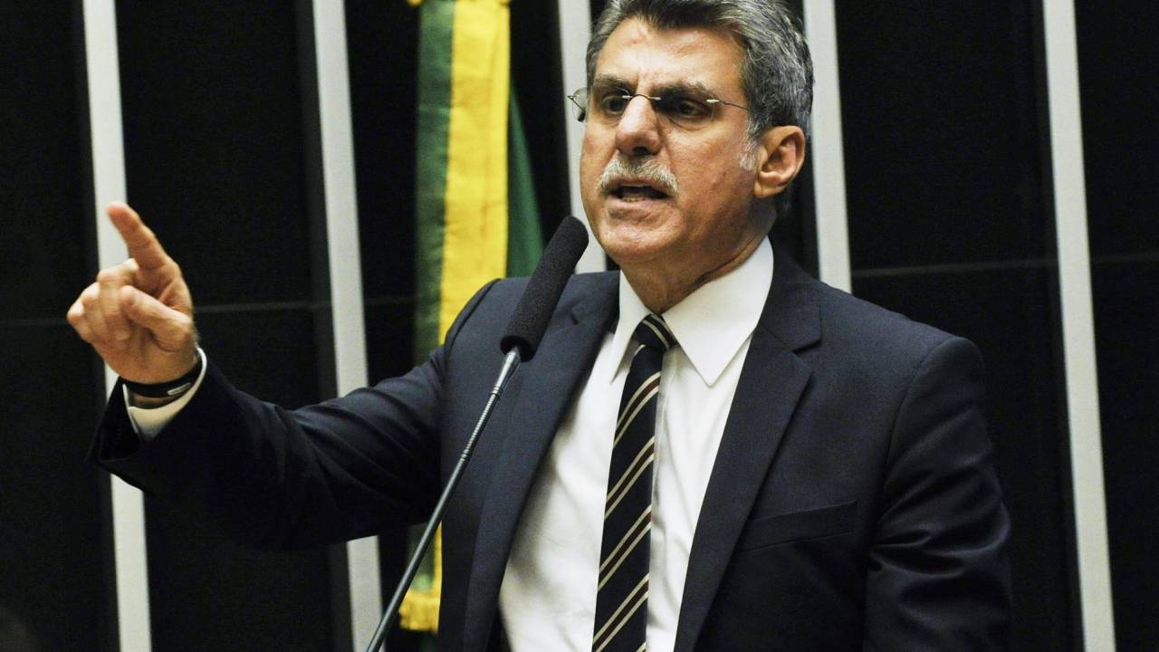 O senador Romero Jucá (PMDB-RR), discursa no plenário do Senado Federal, em Brasília (DF), durante sessão conjunta do Congresso Nacional destinada à apreciação de 24 vetos, 2 projetos de resolução e do PL (CN) 1/2016, que altera a meta fiscal - 24/05/2016
