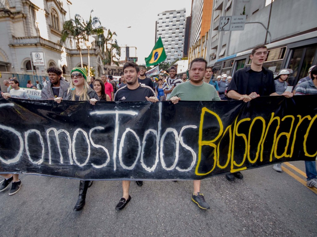 Grupo faz ato em apoio ao deputado federal Jair Bolsonaro (PSC-RJ) na Av. Paulista em São Paulo