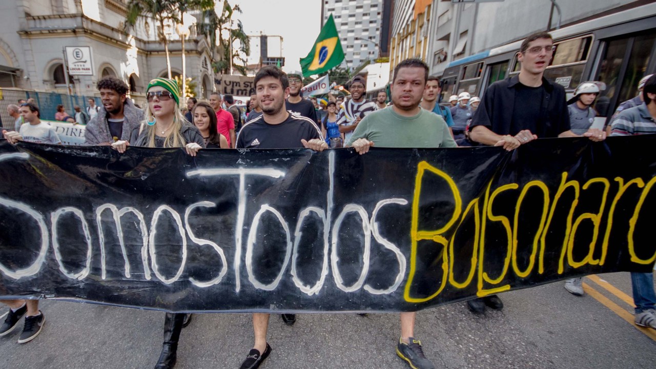 Grupo faz ato em apoio ao deputado federal Jair Bolsonaro (PSC-RJ) na Av. Paulista em São Paulo