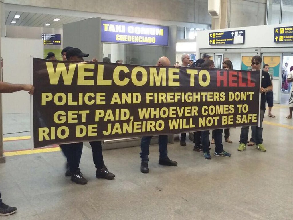 Policiais civis realizam protesto no Rio de Janeiro