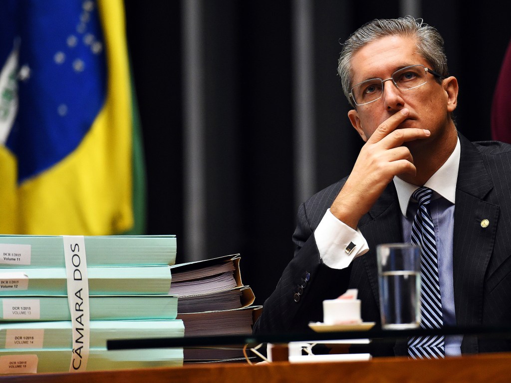 O presidente da comissão especial do impeachment, deputado Rogério Rosso (PSD-DF), durante sessão que analisa o pedido de impedimento da presidente Dilma Rousseff - 15/04/2016