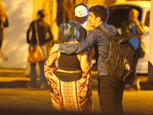 Marcelo Adnet é flagrado aos beijos com desconhecida na Zona Sul do Rio de Janeiro