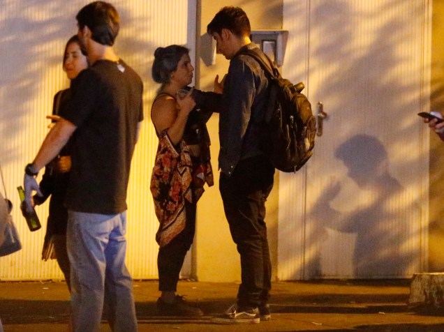 Marcelo Adnet é flagrado aos beijos com desconhecida na Zona Sul do Rio de Janeiro
