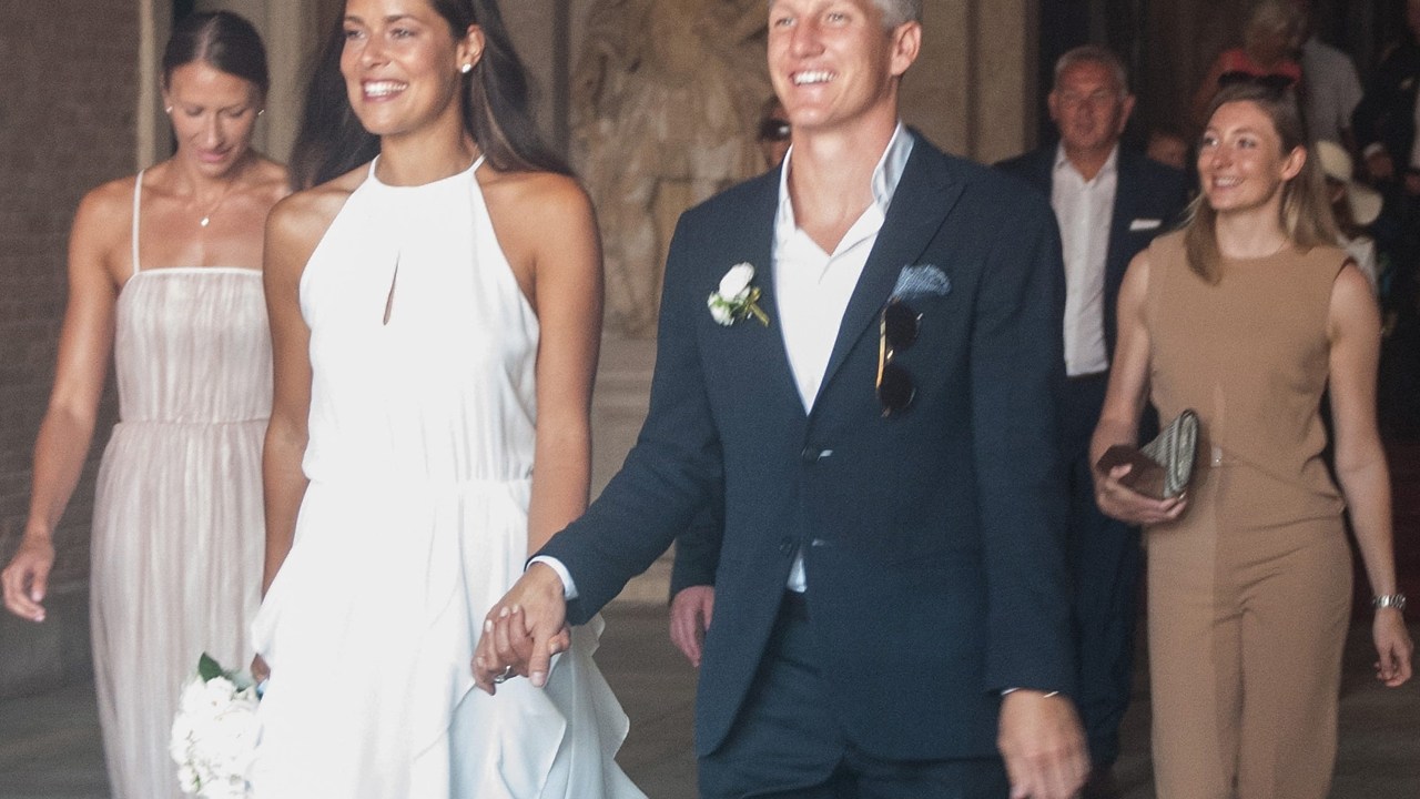 O meia da seleção de futebol alemã Bastian Schweinsteiger e a tenista sérvia Ana Ivanovic se casam em Veneza