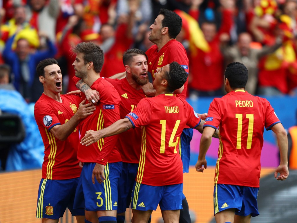 Espanha vence a República Checa na estreia da Eurocopa