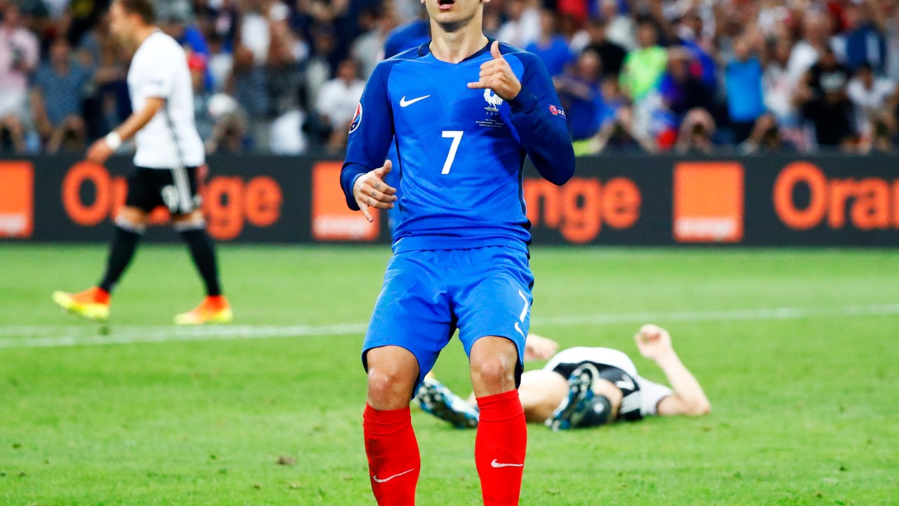 Antoine Griezmann comemora gol, na vitória da França sobre a Alemanha por 2 a 0, em partida válida pelas semifinais da Eurocopa 2016, realizada no Stade Velodrome, em Marselha - 07/07/2016