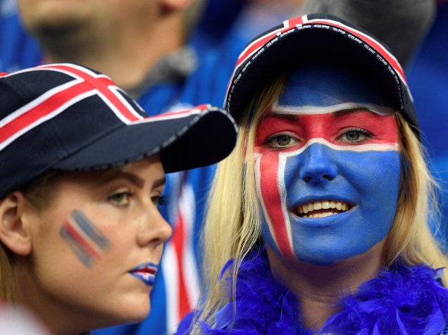 Torcedoras da Islândia na partida contra a França  válida pelas quartas de final da Eurocopa - 03/07/2016