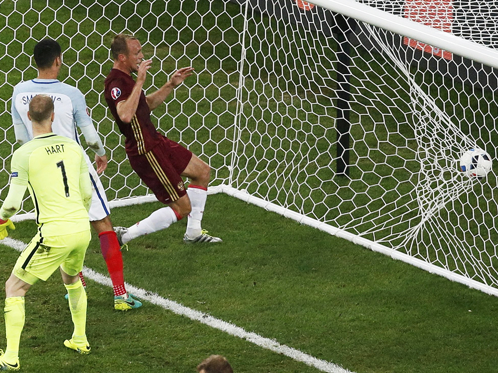 Vasili Berezutski, da seleção russa, faz gol nos acréscimos, e garante empate contra a Inglaterra em 1 a 1, em partida válida pela primeira rodada do grupo B da Eurocopa, realizada no Stade Vèlodrome, em Marselha, na França - 11/06/2016