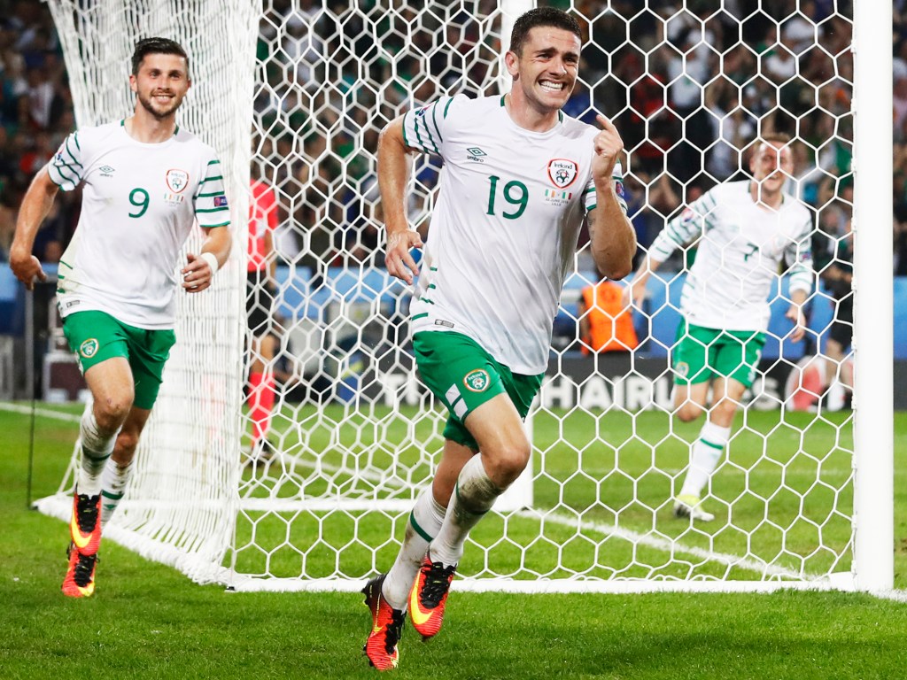 Robbie Brady comemora gol, na vitória da Irlanda sobre a Itália por 1 a 0, em partida válida pela terceira rodada do grupo E da Eurocopa 2016, realizada no Stade Pierre-Mauroy, em Lille, na França - 22/06/2016