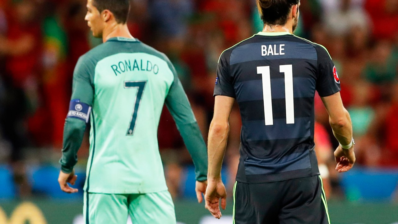 Cristiano Ronaldo e Gareth Bale, durante partida entre Portugal e País de Gales, válida pelas semifinais da Eurocopa 2016, realizada no Stade de Lyon, na França - 06/07/2016