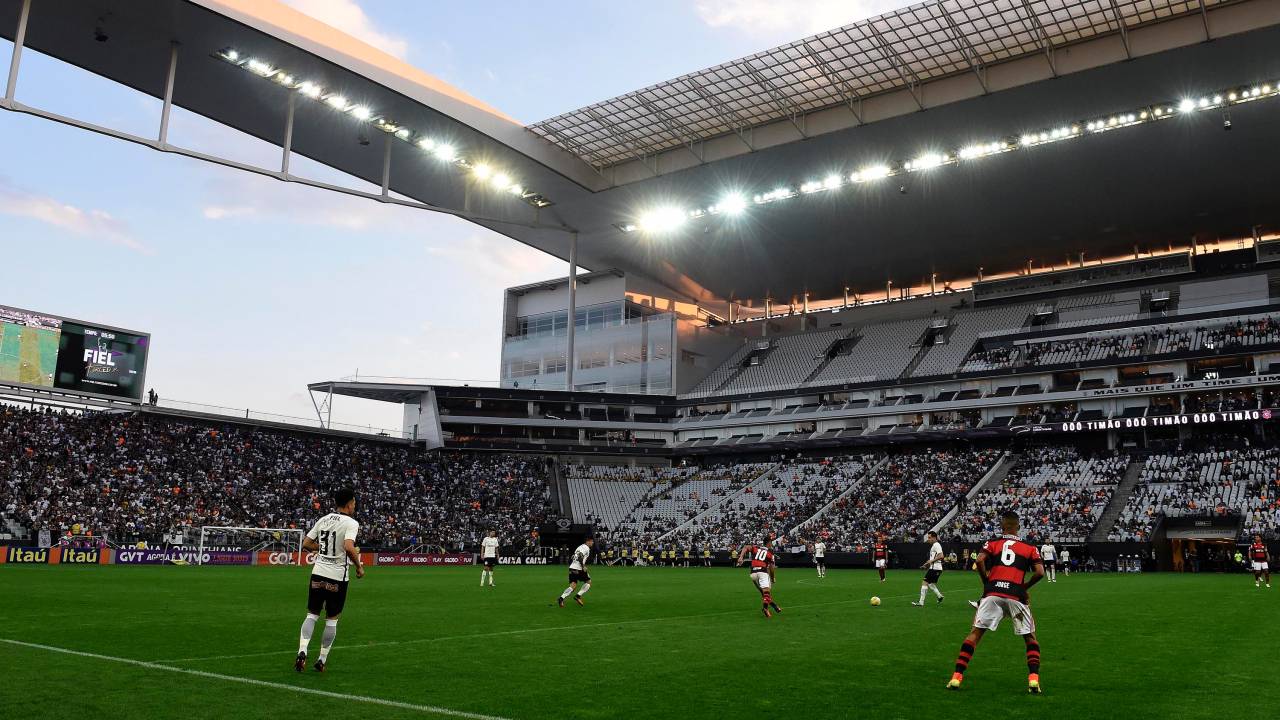 Corinthians goleia o Flamengo no Itaquerão em partida válida pela 13ª rodada do Campeonato Brasileiro