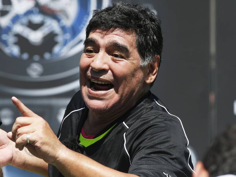 Diego Maradona durante jogo amistoso realizado em Paris, 2016 -