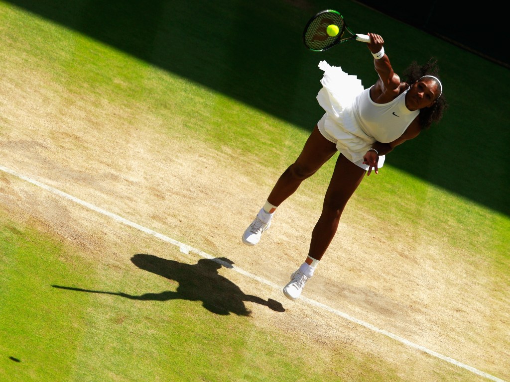Serena Williams vence Elena Vesnina em Wimbledon