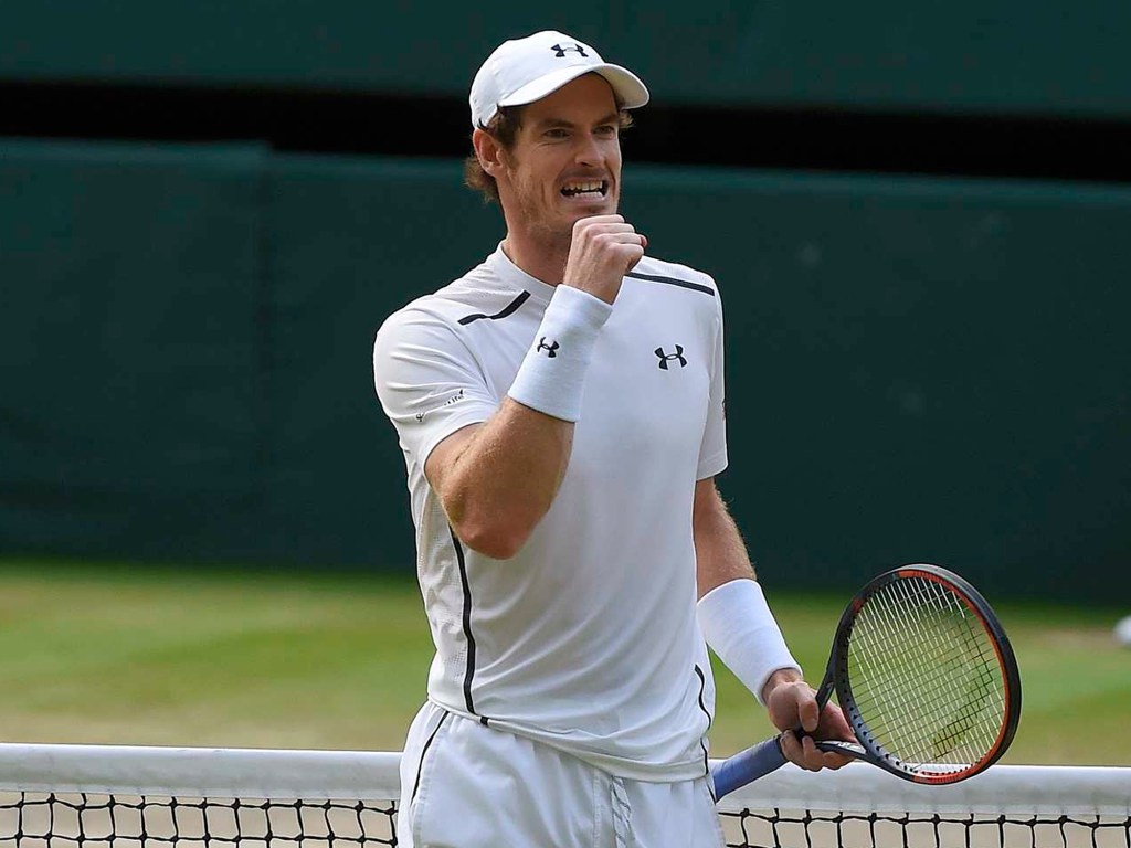 Tenista Andy Murray comemora vitória contra o tcheco Tomas Berdych, em Wimbledon