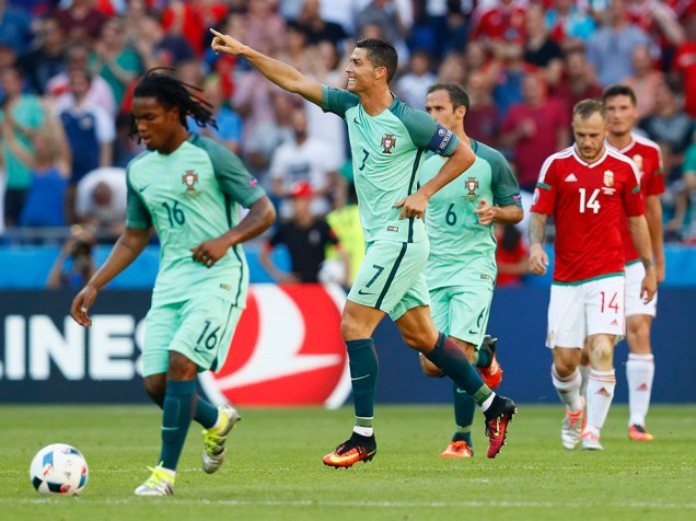 Cristiano Ronaldo comemora gol em jogo contra Hungria na Eurocopa - 22/06/2016