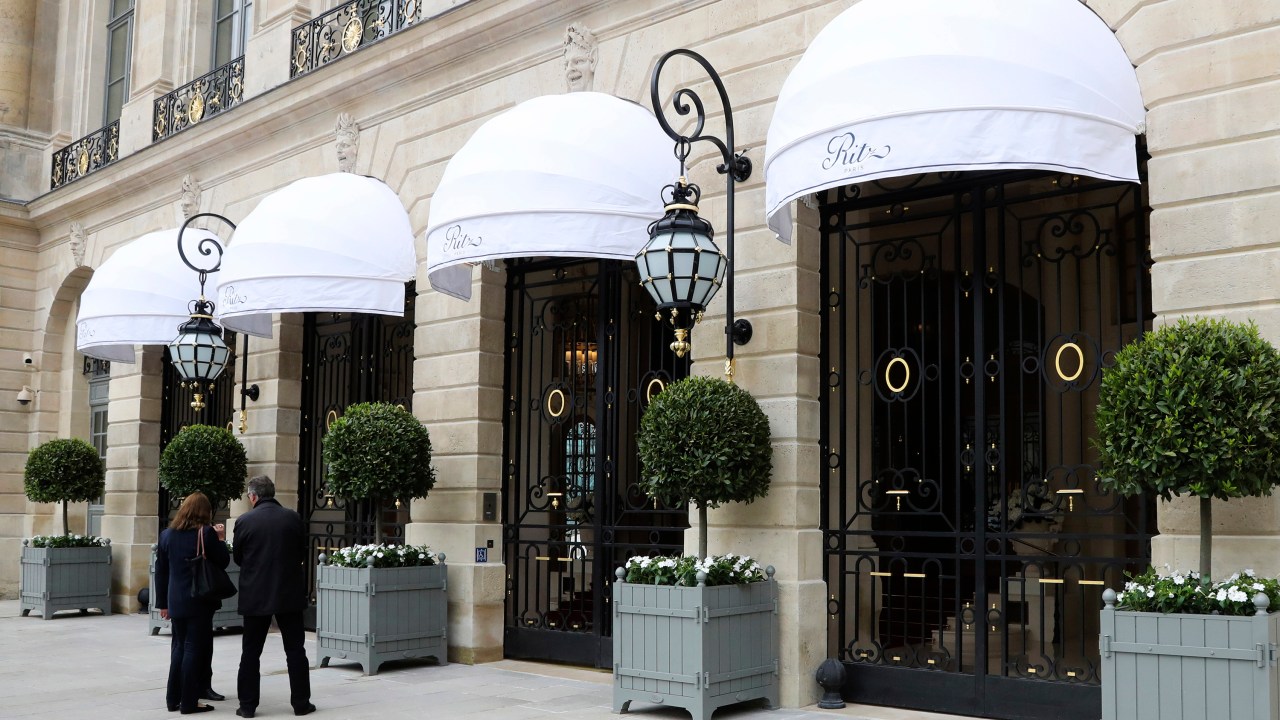Ritz Hotel, localizado em Paris, é reformado. O hotel ficou fechado entre 2012 e 2015, e foi reaberto este ano ao público