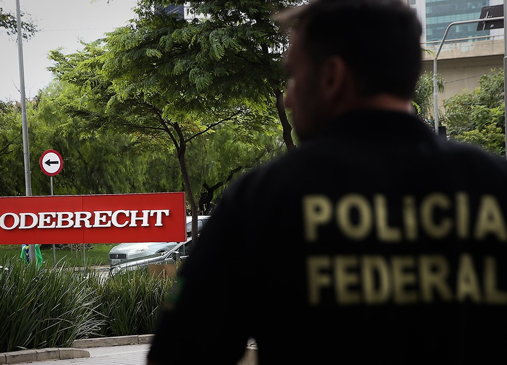 Polícia Federal faz buscas na empreiteira Odebrecht, em São Paulo, durante a 23ª fase da Operação Lava Jato, iniciada na manhã desta segunda-feira (22), intitulada 'Acarajé'. A Lava Jato investiga o esquema de corrupção na Petrobras