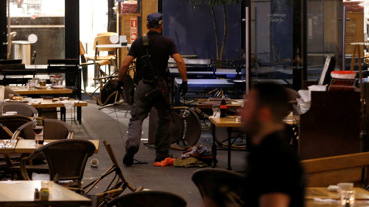 Restaurante é alvo de tiroteio em Tel Aviv, Israel