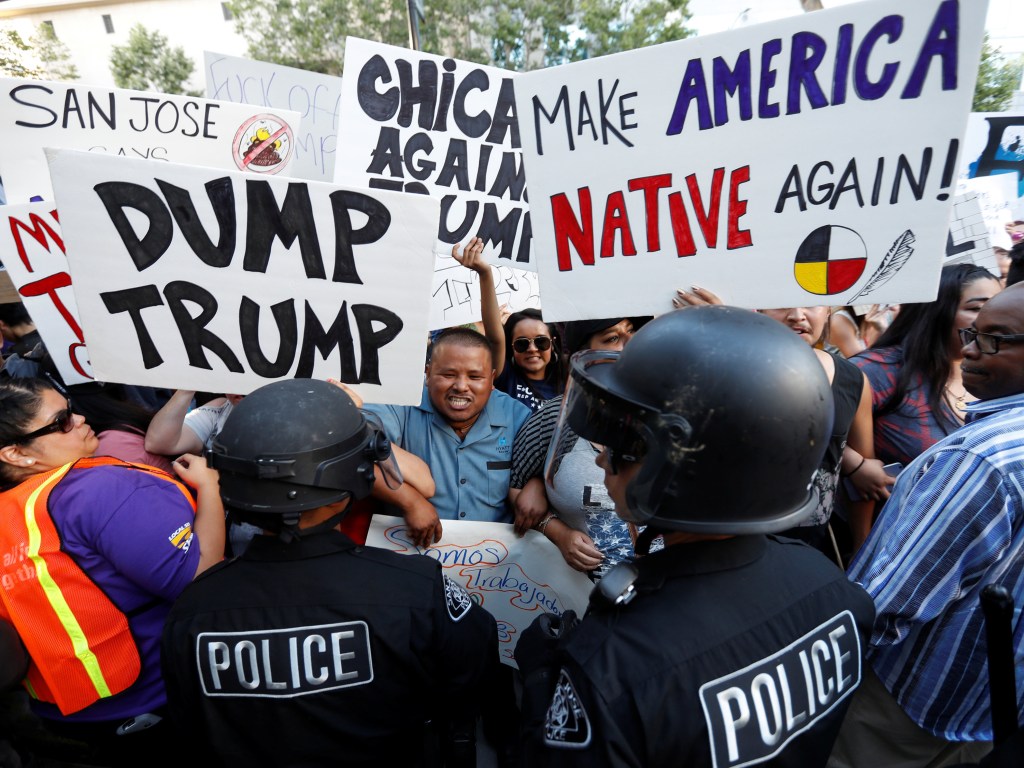 Manifestantes protestam contra Donald Trump em San Jose na Califórnia