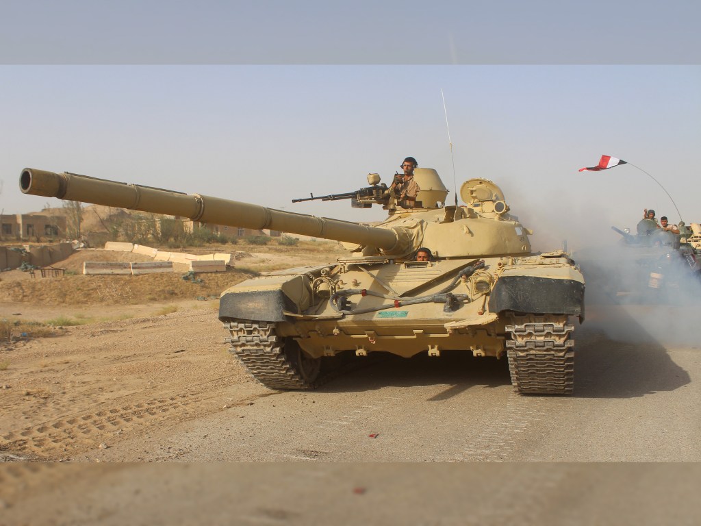Forças iraquianas são vistas perto da aldeia de Falahat em Fallujah durante ofensiva contra o Estado Islâmico