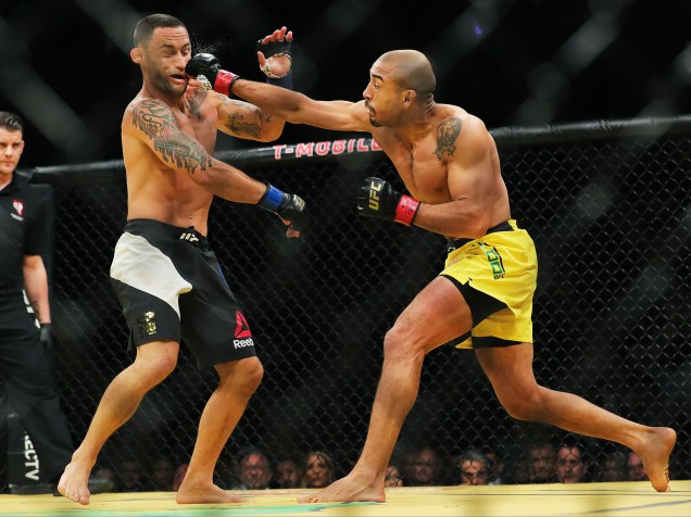 José Aldo vence Frankie Edgar durante o UFC 200, na arena T-Mobile, em Las Vegas (EUA), na noite deste sábado (09) José Aldo vence Frankie Edgar durante o UFC 200, na arena T-Mobile, em Las Vegas (EUA), na noite deste sábado (09)