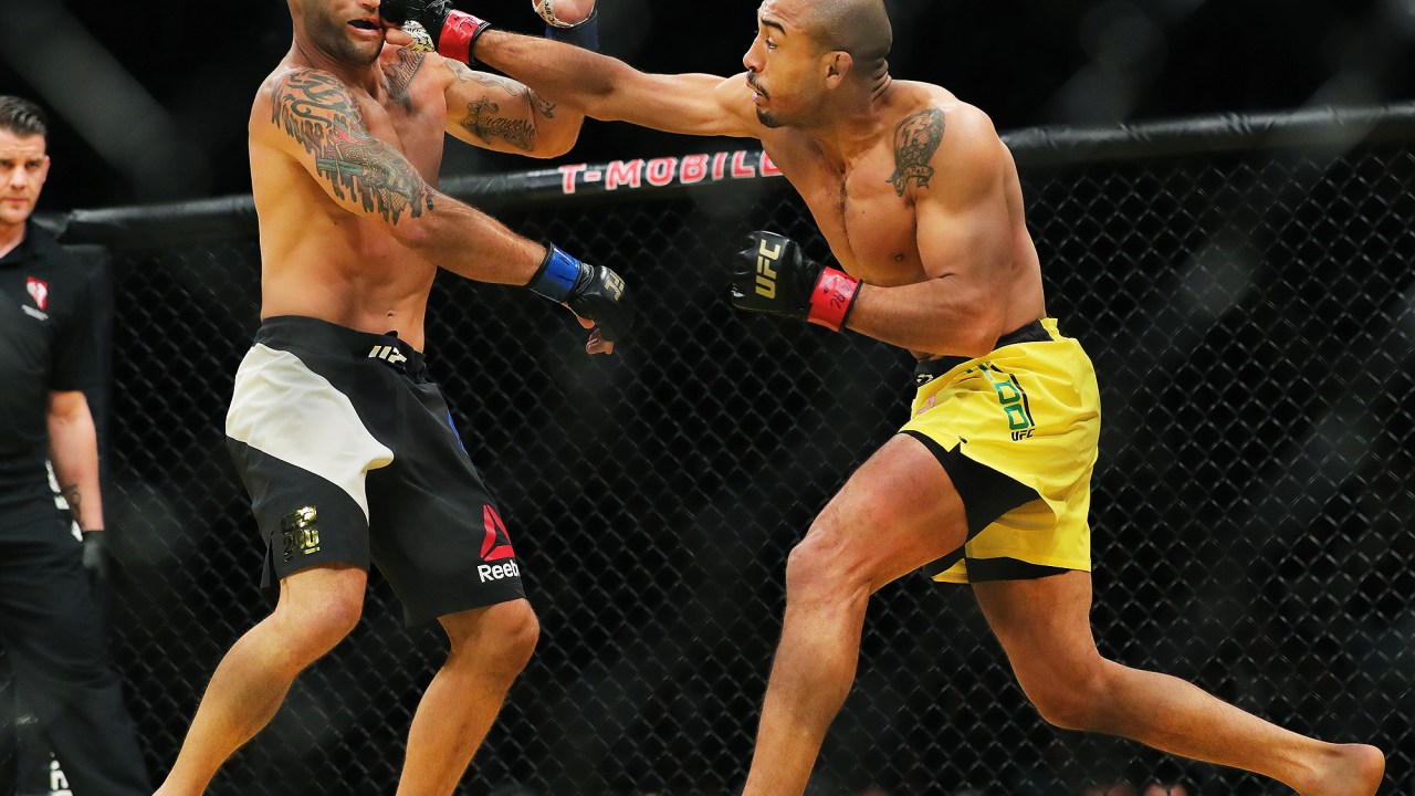 José Aldo vence Frankie Edgar durante o UFC 200, em Las Vegas (EUA), na noite deste sábado