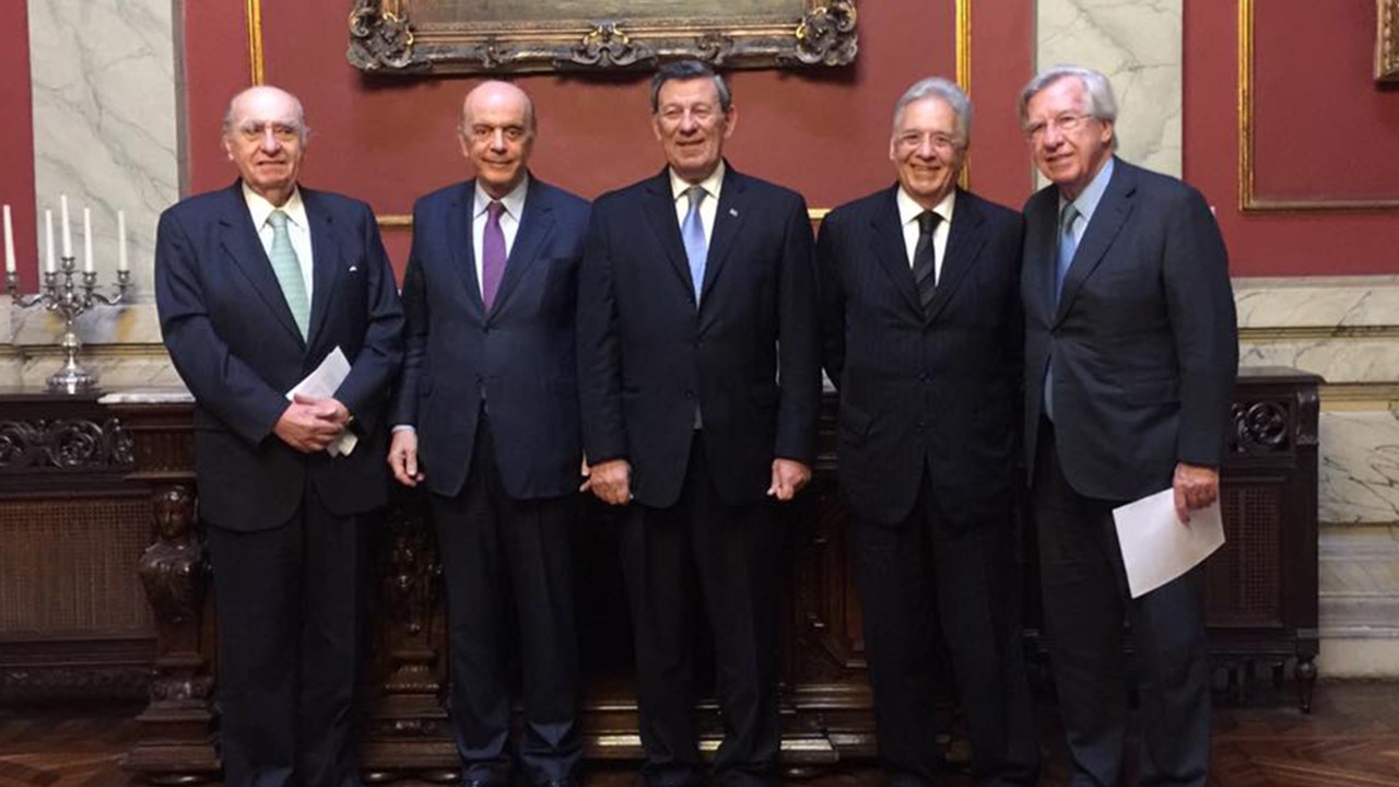 José Serra e Fernando Henrique Cardoso se reuniram nesta terça-feira com o presidente do Uruguai, Tabaré Vázquez, e o chanceler uruguaio, Rodolfo Nin Novoa, em Montevidéu, para falar sobre a troca da presidência do Mercosul