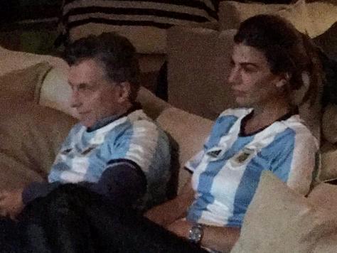 O presidente Mauricio Macri e a primeira-dama Juliana Awada assistem à derrota argentina na Copa América Centenário