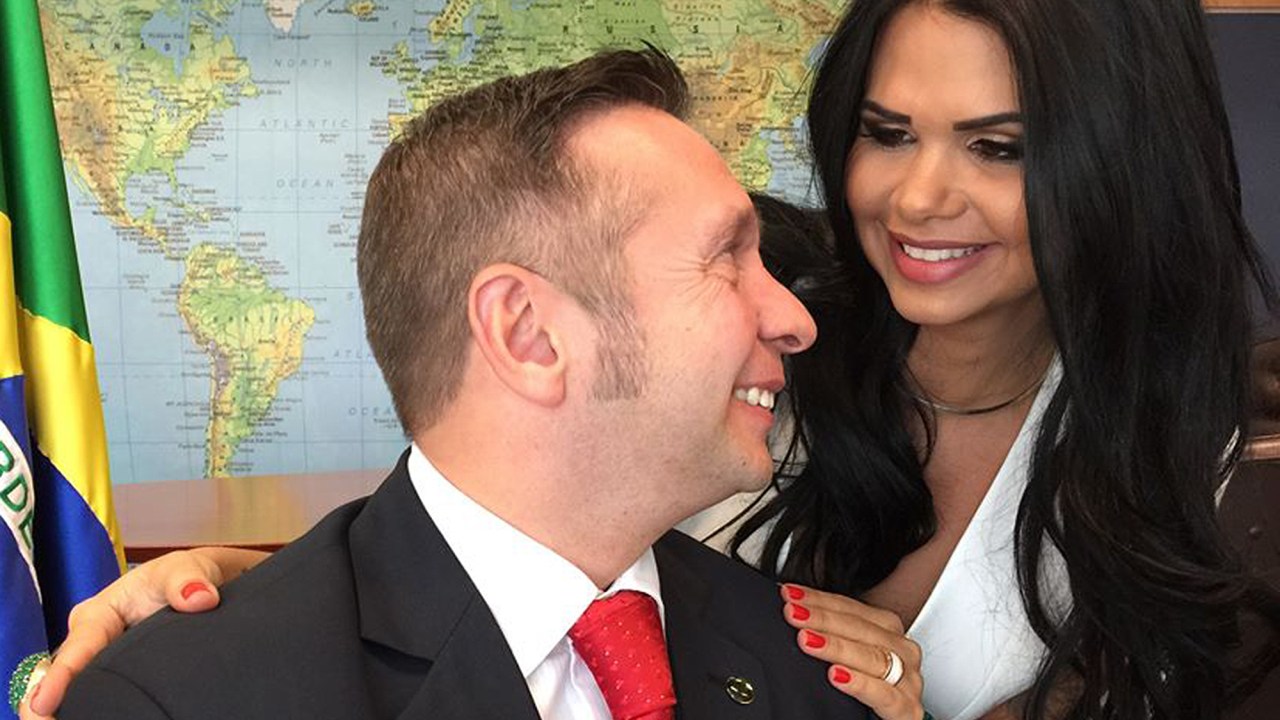Milena Santos com o marido Alexandre Teixeira quando ele foi empossado ministro do Turismo