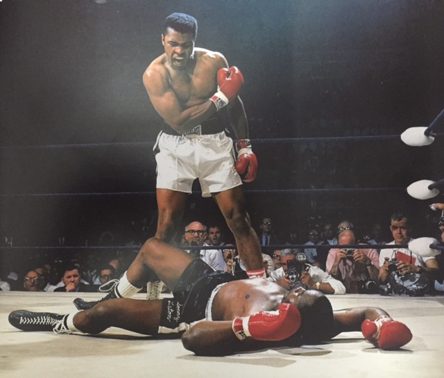 Mohammad Ali nocauteando Sonny Liston