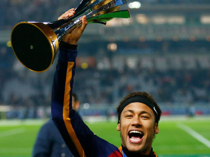 Neymar comemora o título de campeão Mundial de Clubes pelo Barcelona