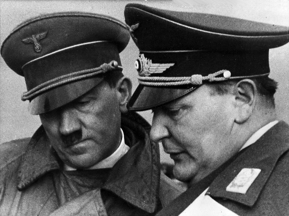 O ditador Adolf Hitler e o militar Hermann Göring - 04/02/1938