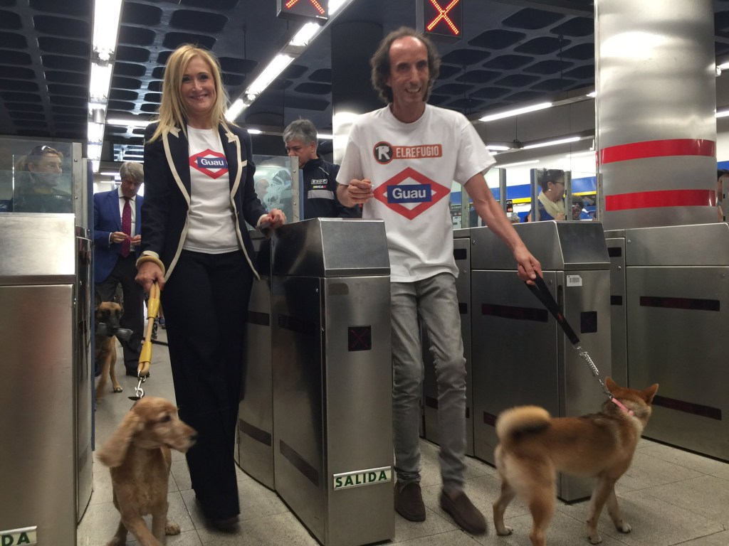 Metrô de Madrid passa a permitir a entrada de cachorros acompanhados de seus usuários