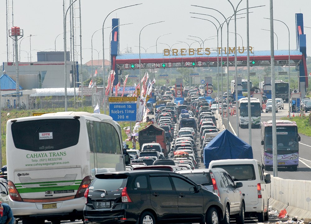 Congestionamento em importante entroncamento rodoviário em Brebes, na Indonésia - 02/07/2016