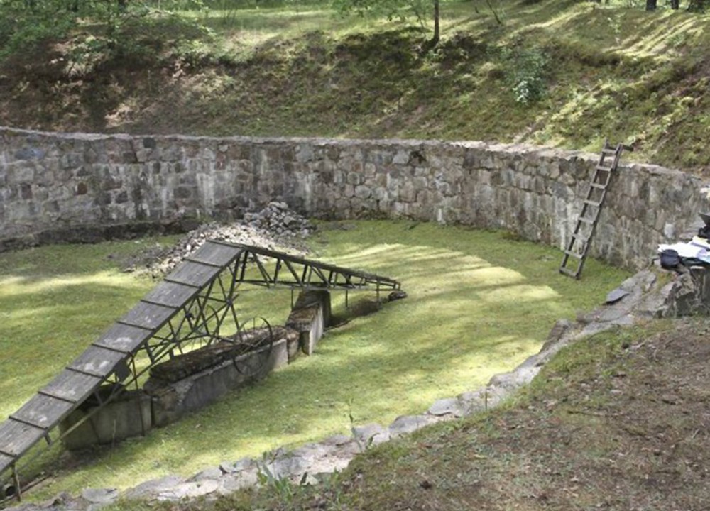 Túnel utilizado na Segunda Guerra Mundial para fuga de soldados, é descoberto na Lituânia