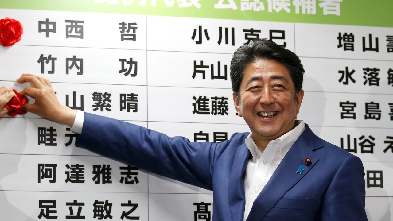 O primeiro-ministro Shinzo Abe durante as eleições parlamentares no Japão